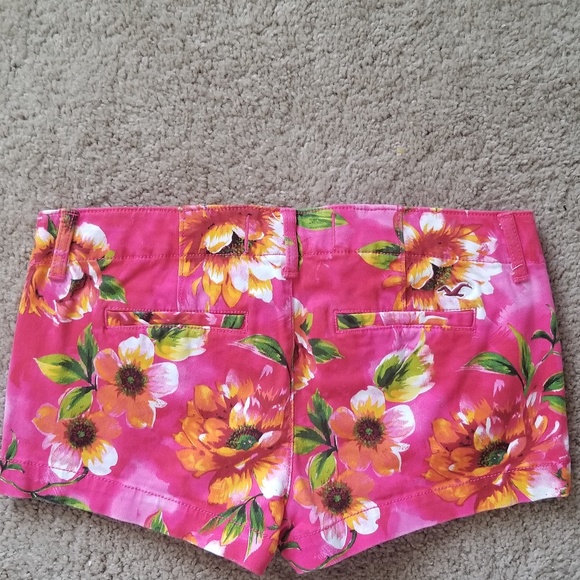 Hollister Hawaiian Floral print Shorts - Picture 3 of 4